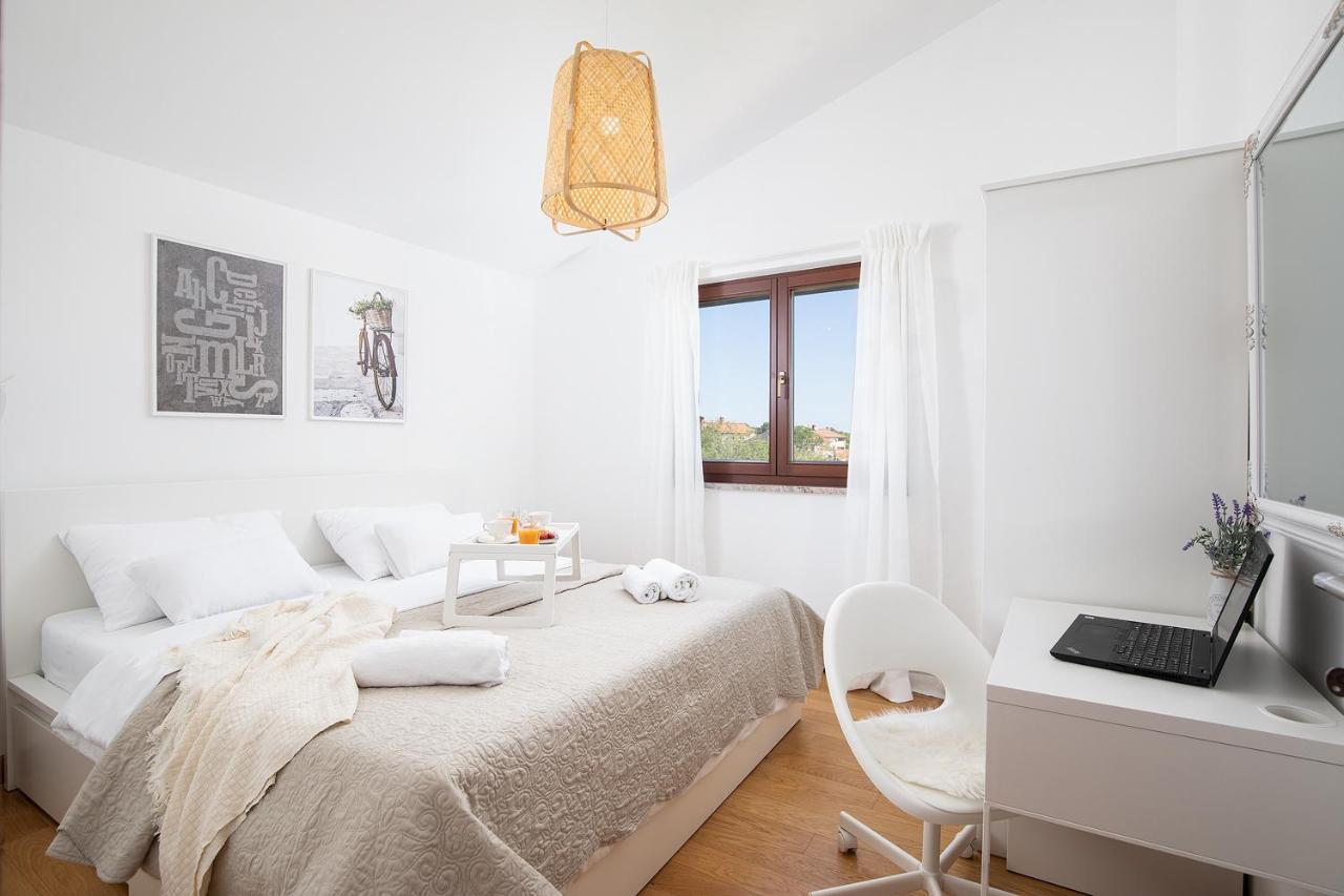 Cesare Apartment, With Swimming Pool And Sea View Liznjan Exterior photo
